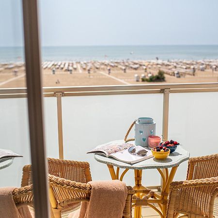 Hotel Karinzia Каорле Экстерьер фото