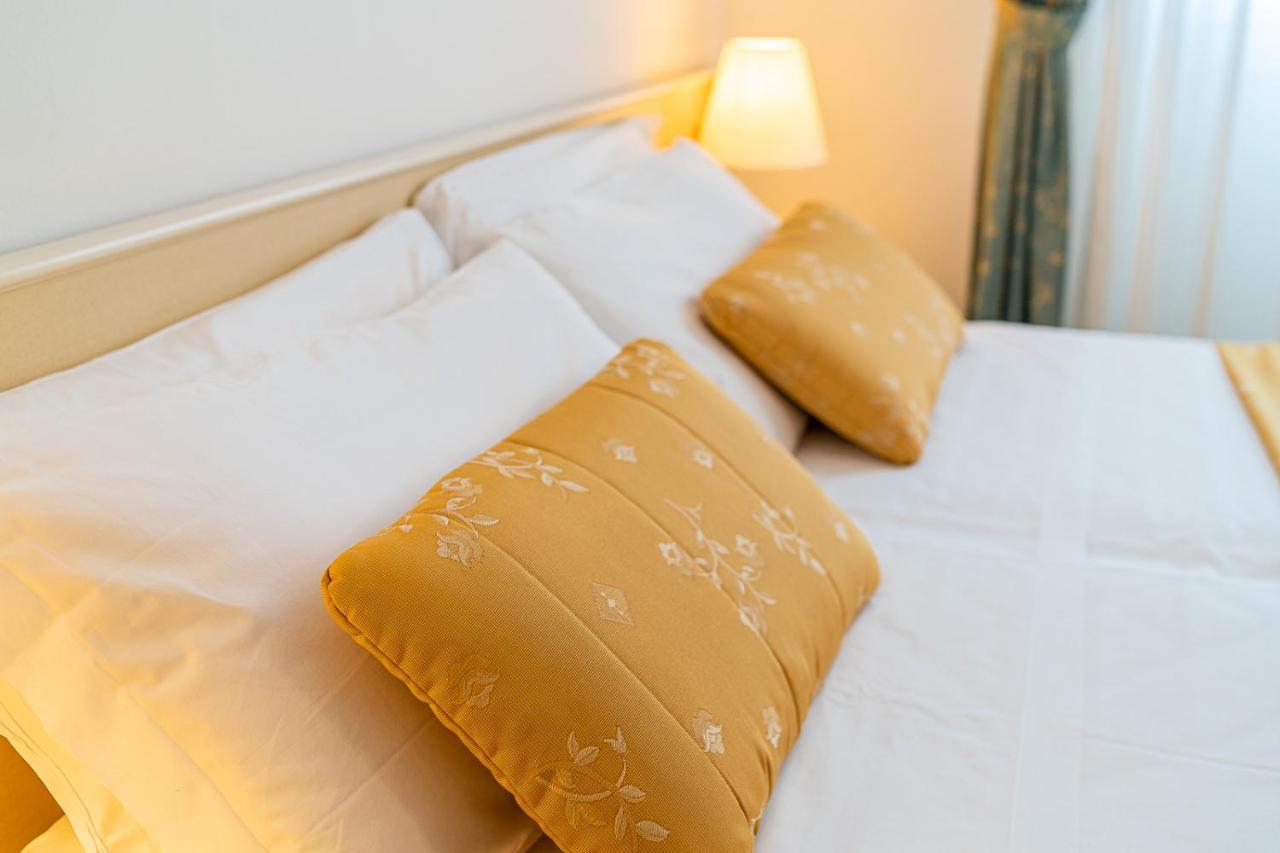 Hotel Karinzia Каорле Экстерьер фото