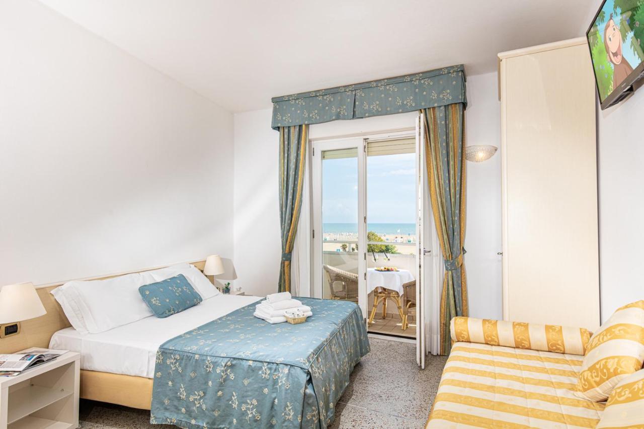 Hotel Karinzia Каорле Экстерьер фото
