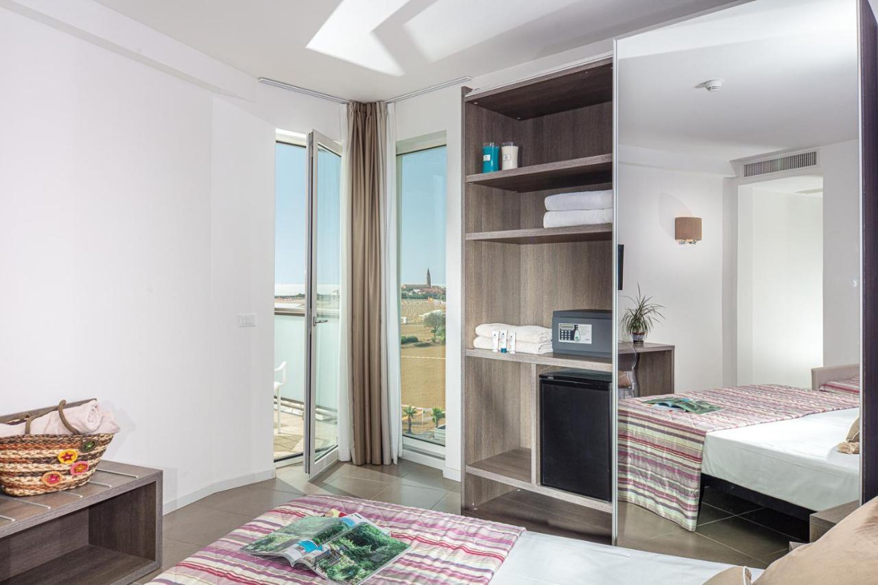 Hotel Karinzia Каорле Экстерьер фото