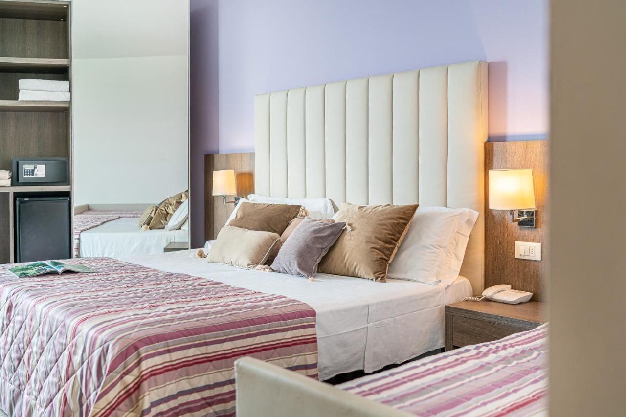 Hotel Karinzia Каорле Экстерьер фото
