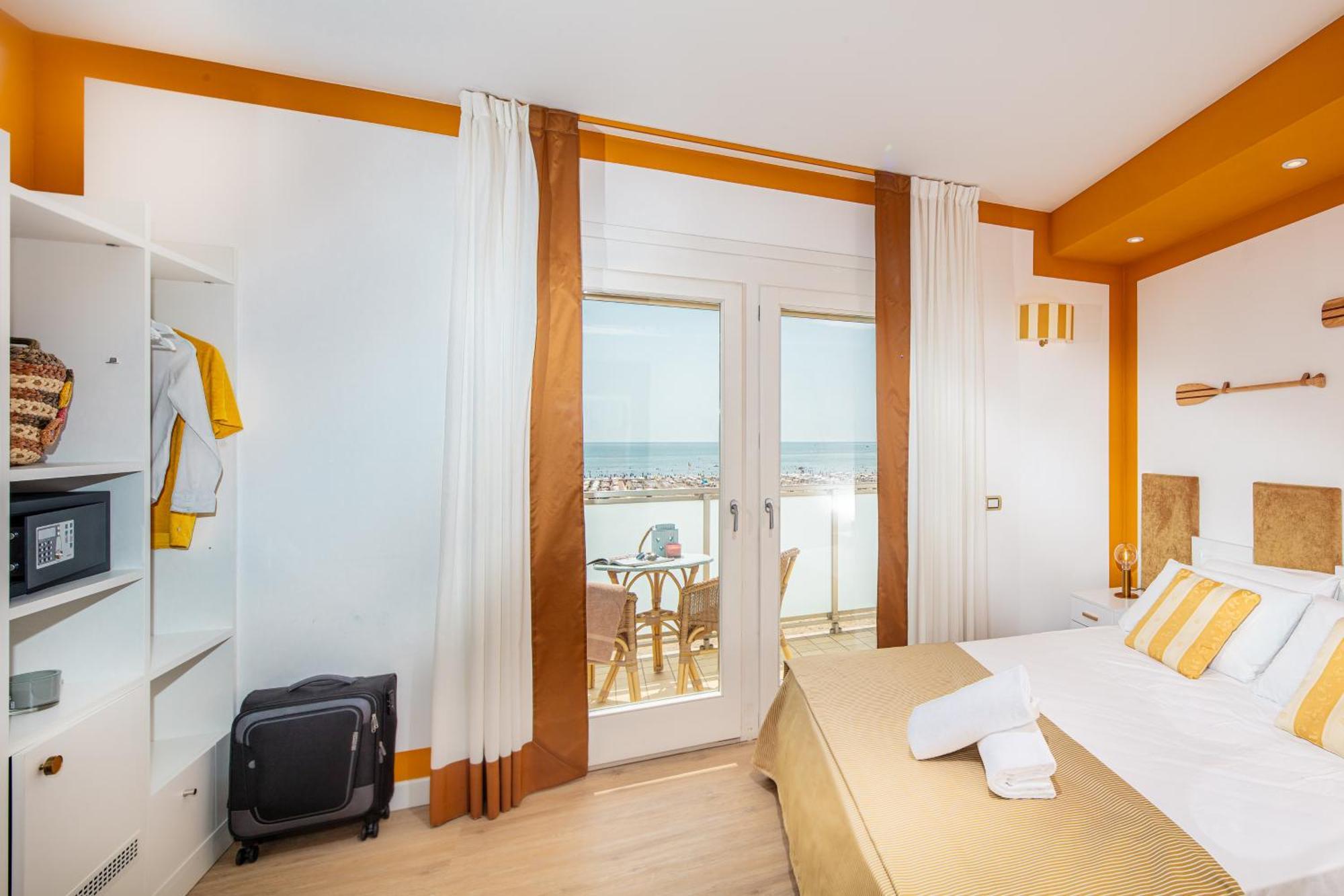 Hotel Karinzia Каорле Экстерьер фото